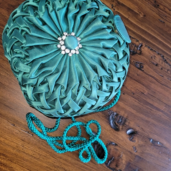 SHARMARK emerald purse. - Picture 1 of 7